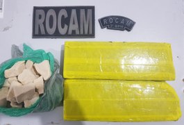 Homem foge da polícia no bairro Canafístula e deixa sacola com drogas cair no caminho