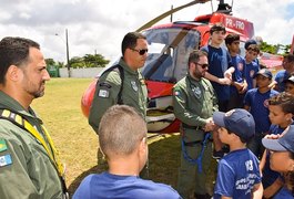 Escoteiros do Fogo conhecem aeronave do Grupamento de Operações Aéreas