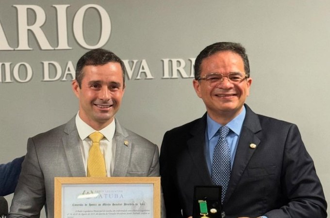 Deputados Marcelo Victor e Bruno Toledo recebem Comenda Senador Benedito de Lira em Satuba