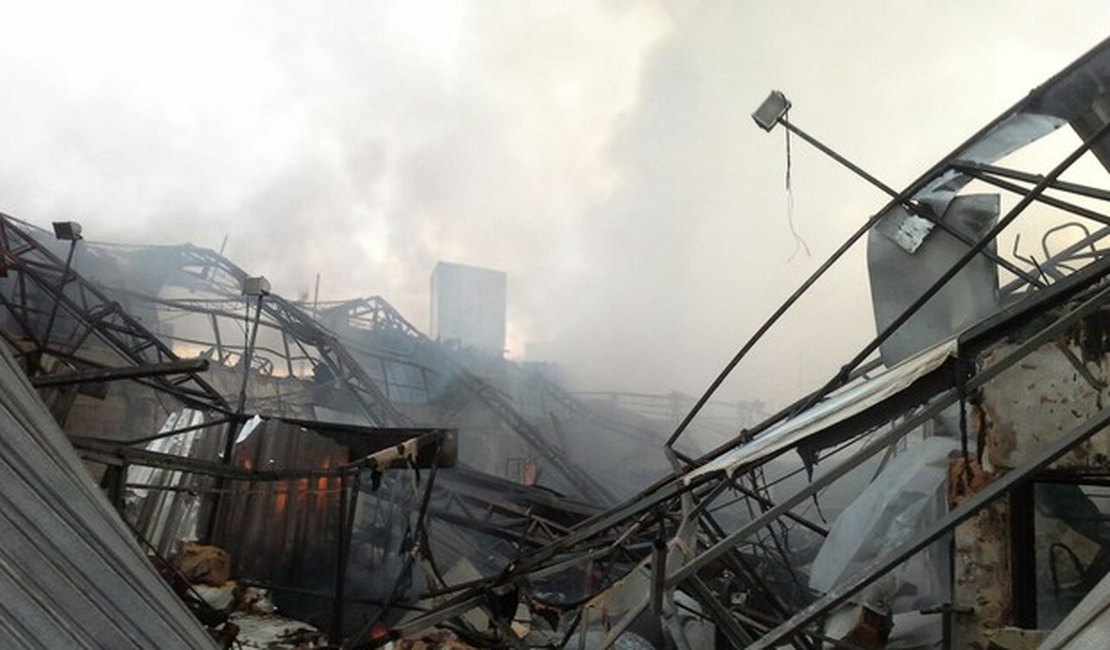 Incêndio destrói loja na parte alta de Maceió, Alagoas