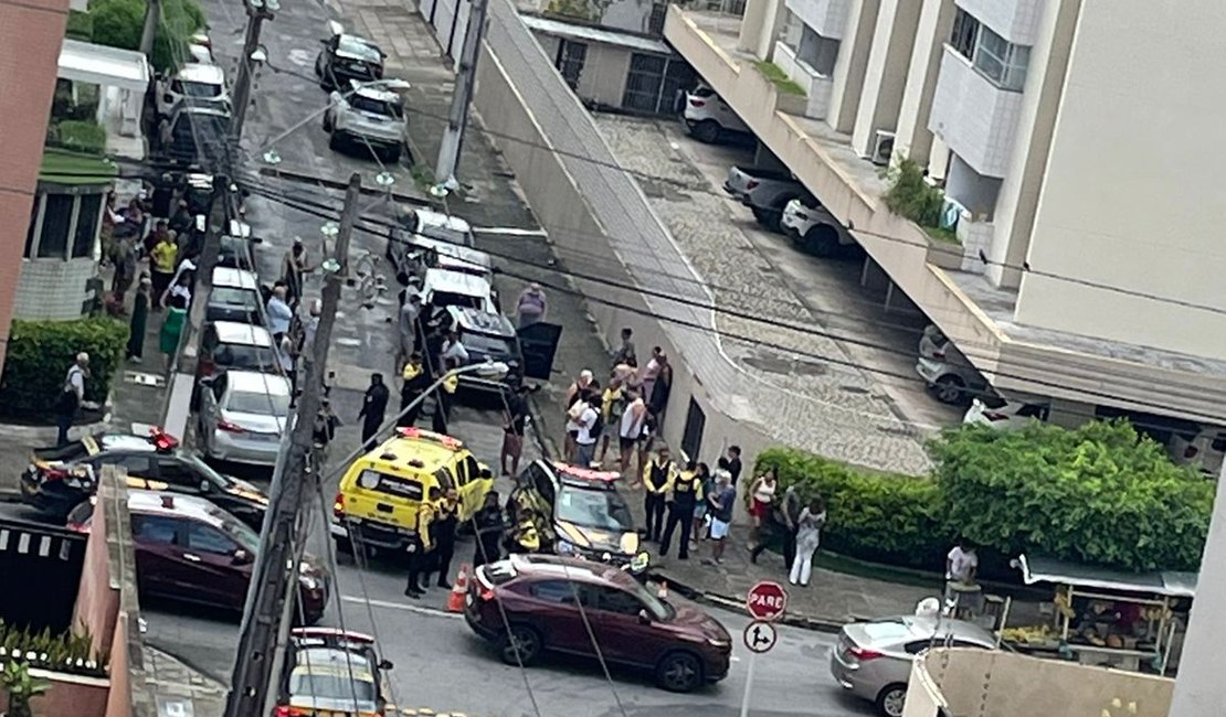 Homem e mulher ficam feridos ao serem atropelados por carro na Ponta Verde, em Maceió