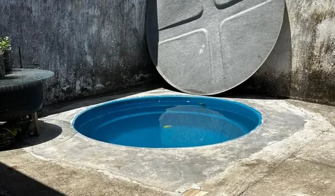 Pais são indiciados após morte de bebê afogado em caixa d’água usada como piscina em Coruripe