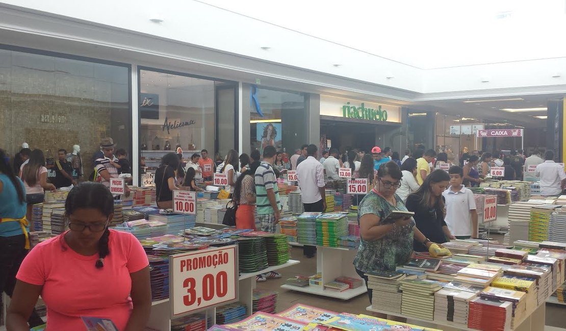 Feira do Livro é sucesso de público no Arapiraca Garden Shopping