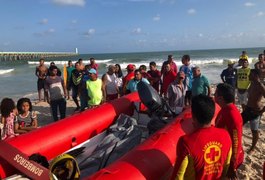 Corpo de garoto que pulou do emissário submarino é resgatado no mar do Sobral, em Maceió