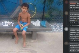 Menino viraliza após tentar vender aviões de papel para comprar celular