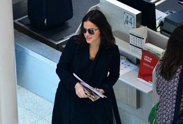 Bruna Marquezine usa novamente cordão parecido com o de Neymar