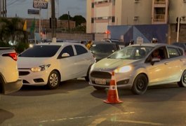 DMTT realiza manutenção em semáforo na Avenida Durval de Góes Monteiro, em Maceió