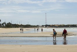 Turistas dividem espaço com urubus em “cartão postal” de Maceió