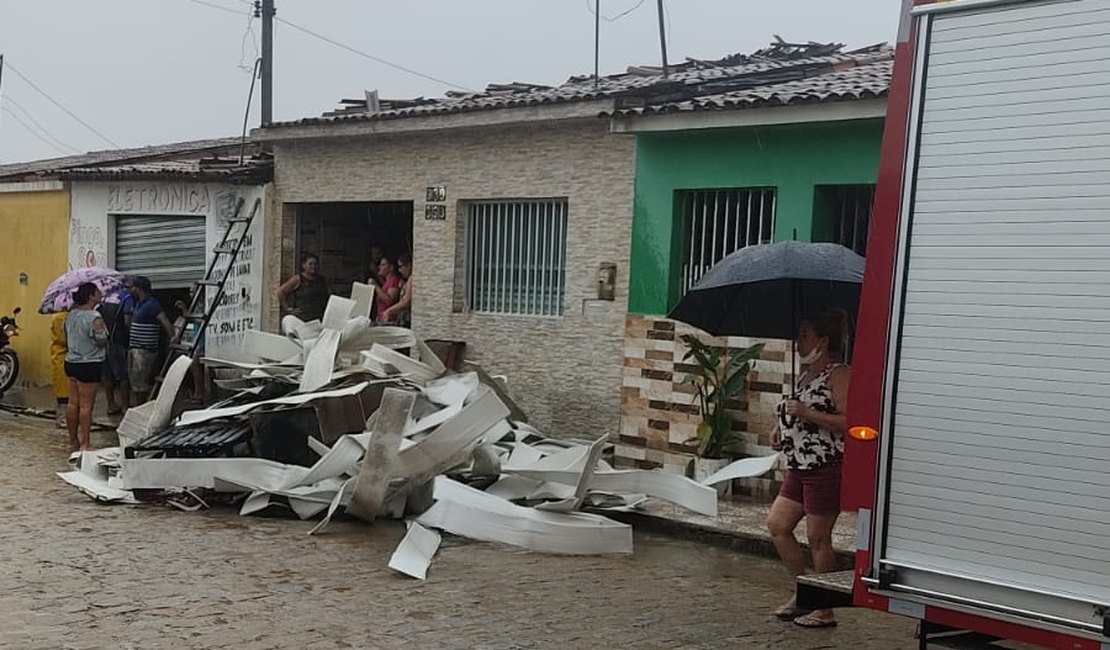 Incêndio destrói interior de residência em São Sebastião, AL; Veja o vídeo
