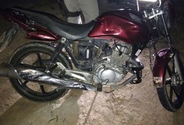 Suspeito em roubo de moto troca tiros com a polícia e morre, na AL 105