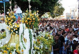 Procissão reúne milhares de fiéis nesta terça (2), em Arapiraca