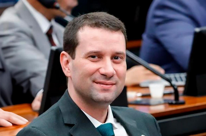 Deputado Daniel Barbosa garante R$ 2,8 milhões em medicamentos para Arapiraca