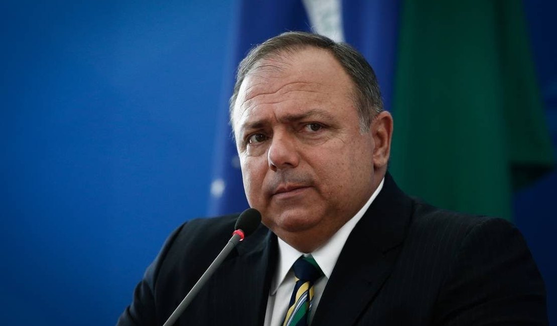 Ex-ministro Pazuello é hospitalizado após acidente de moto no Rio