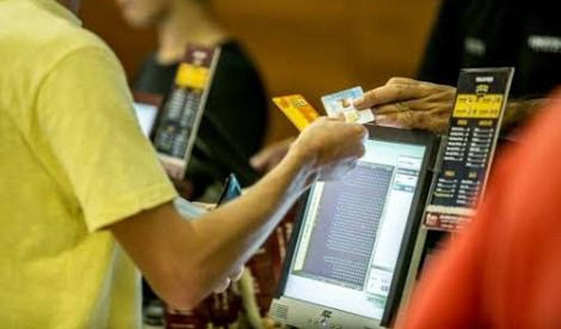 Em Alagoas, lei dá direito a meia entrada para doadores de sangue