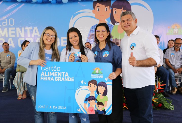 Prefeito Flávio do Chico da Granja anuncia pagamento do Cartão Alimenta Feira Grande