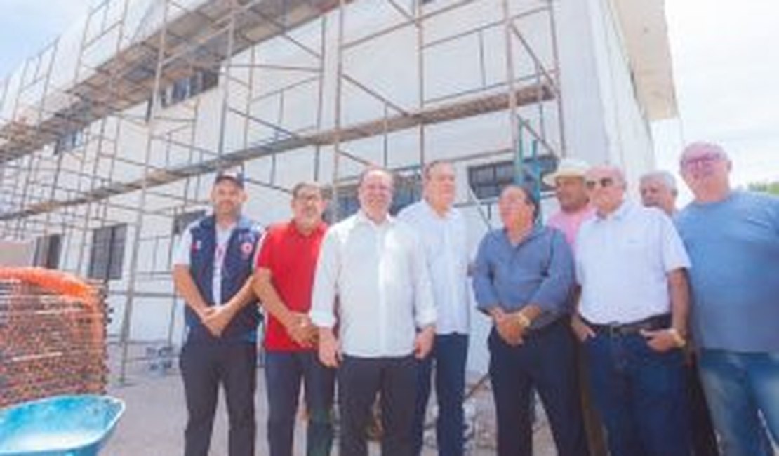 Cumprindo agenda em Arapiraca, Ronaldo Lessa anuncia retomada da obra do Hospital Metropolitano e visita reforma da Vice-Governadoria do Agreste