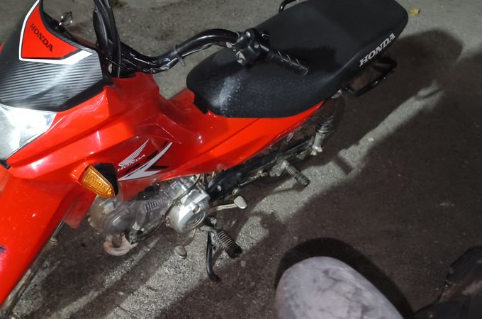 Dupla é presa com moto roubada após perseguição no Residencial Agreste, em Arapiraca