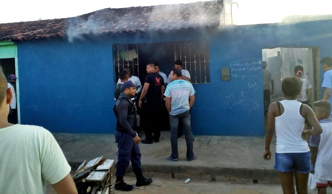 Adolescente é suspeito de atear fogo na própria casa, em Teotônio Vilela