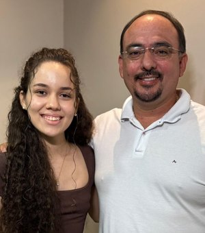 Orgulho de Junqueiro: Híllary Kelly é aprovada em universidade de Boston, EUA!