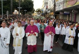 Fiéis lotam celebração cristã da Festa da Padroeira de Arapiraca