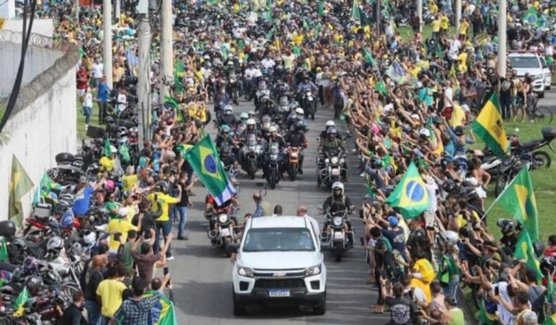 Passeio com motociclistas reúne milhares de apoiadores de Bolsonaro no Rio de Janeiro
