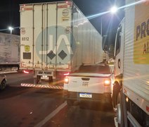 Sequência de colisões envolve três veículos na rotatória do BPRv, em Arapiraca