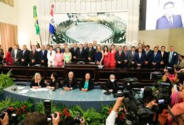 Deputados estaduais tomam posse na Assembleia Legislativa de Alagoas