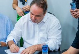 Luciano Barbosa libera duas folhas no rateio do Fundeb aos profissionais da educação