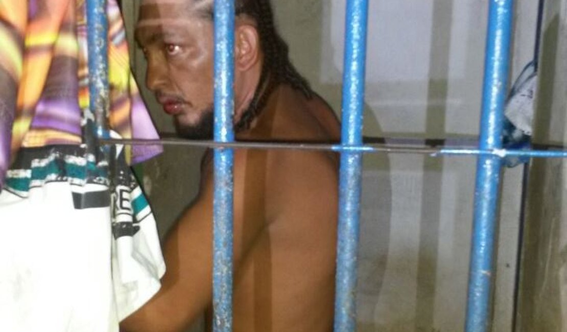 Pelopes prende homem com duas armas de fogo em Arapiraca