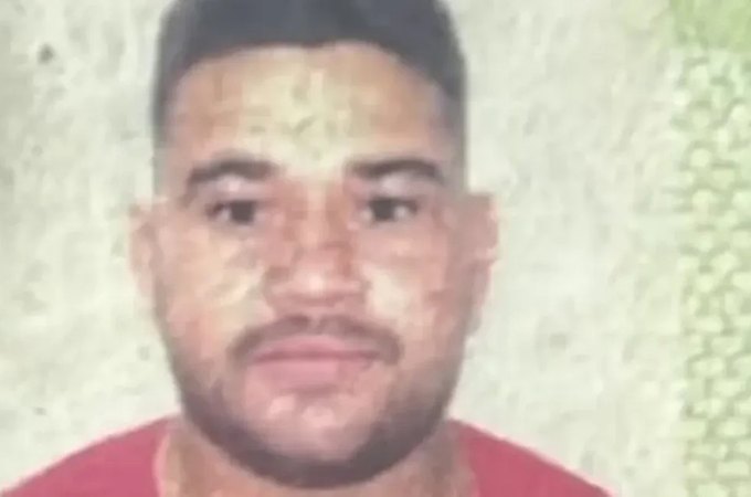 Cantor 'Boyzinho do Piseiro' morre em batida frontal entre moto e carreta-cegonha, em AL