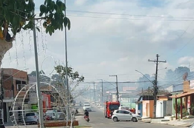 Incêndio em grande área de vegetação mobiliza bombeiros em Limoeiro de Anadia