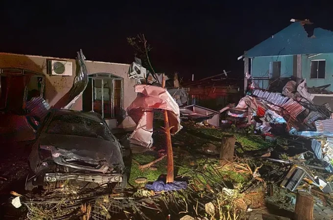 Tornado deixa 5 mortos e mais de 400 feridos no Paraná