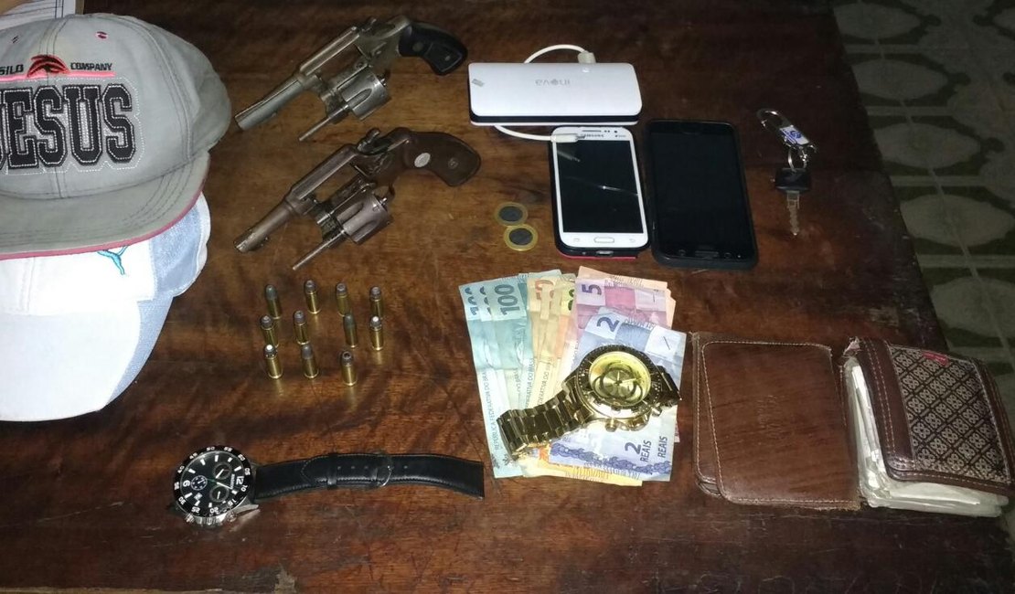 Jovens são detidos com dois revólveres em Lagoa da Canoa, AL