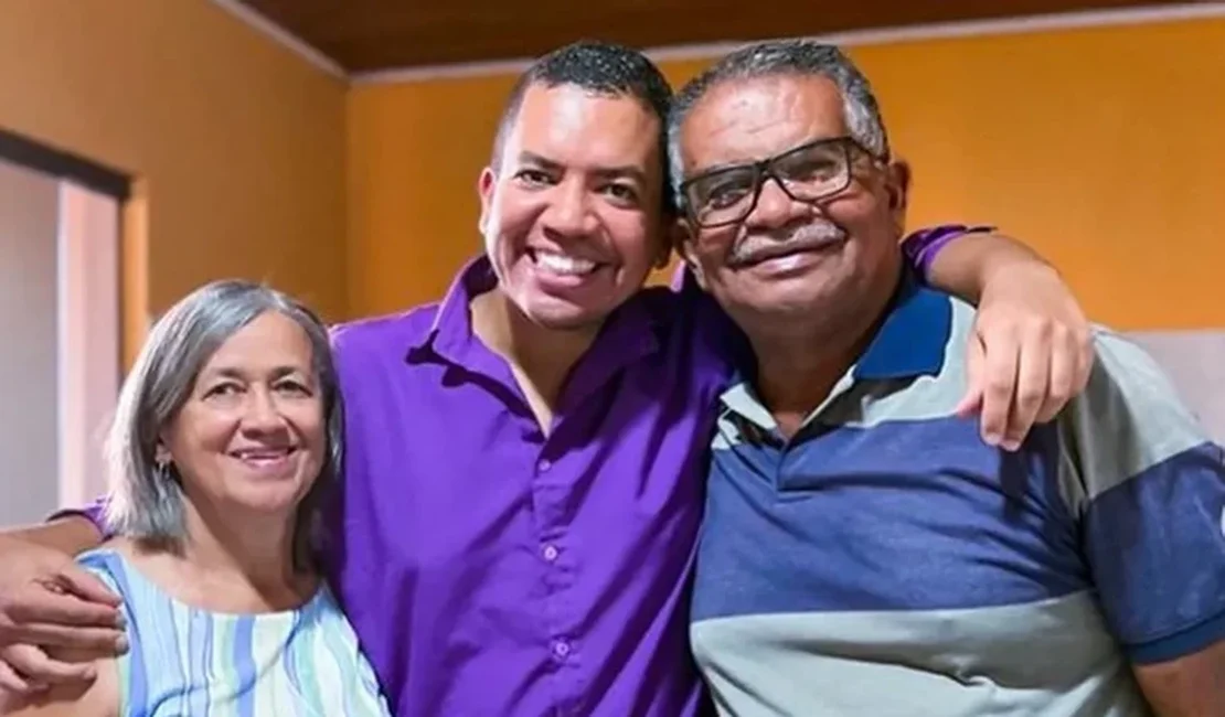 Em casa com a família, Bruno Gaga posta primeira foto após a saída do BBB 23