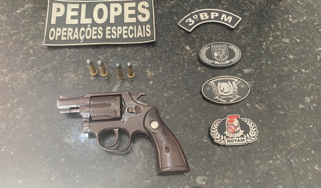 Polícia prende homem com arma de fogo, em São Sebastião