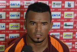 Jogador do CRB é suspeito de agredir mulher em bar em Maceió