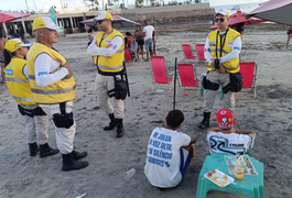 Adolescente é flagrado com cigarros de maconha na orla de Maceió