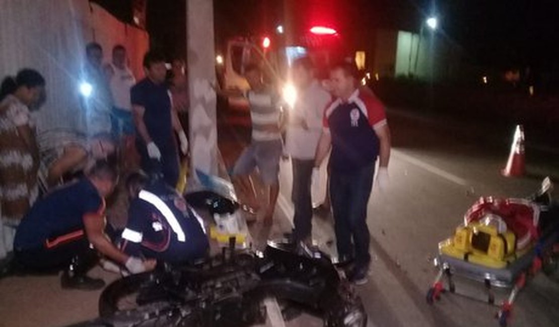 Colisão de carro e moto deixa três feridos em Arapiraca