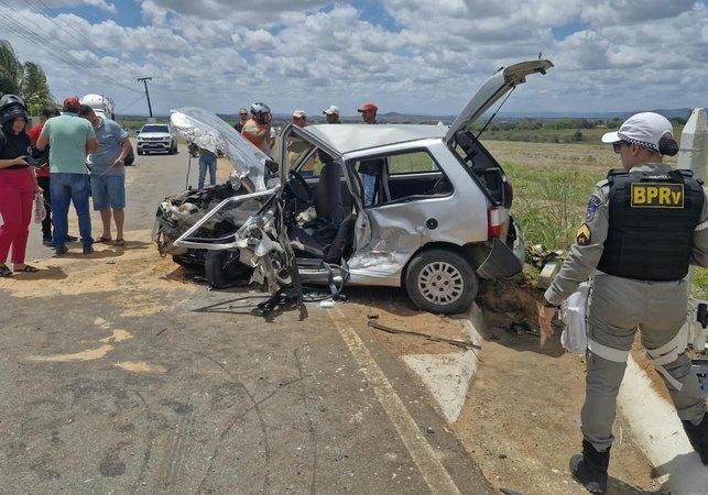 Grave acidente entre carros deixa homem ferido na AL 486, em Arapiraca