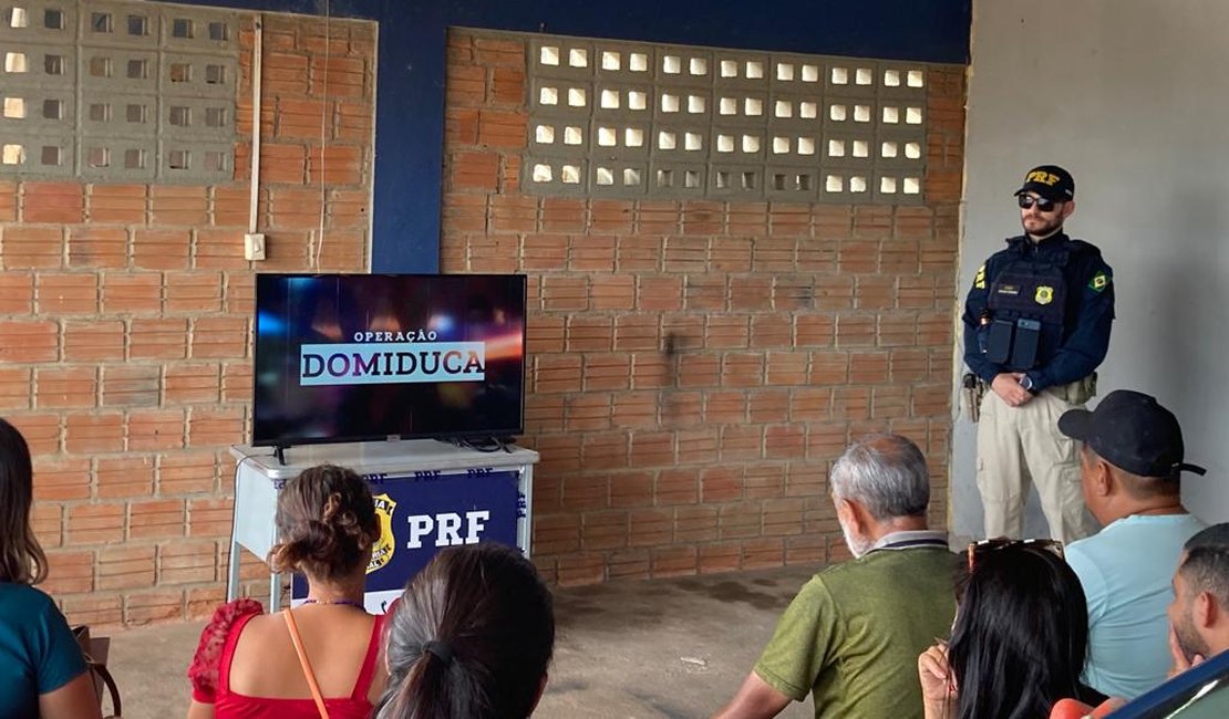 PRF realiza, em Palmeira dos Índios, Cinema Rodoviário conscientizando sobre o combate à exploração sexual infantil