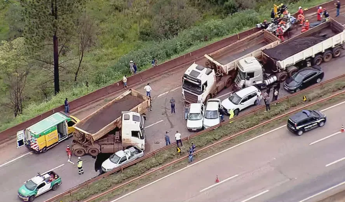 Acidente com 10 veículos deixa 5 mortos na mesma rodovia da tragédia com torcedores do Corinthians