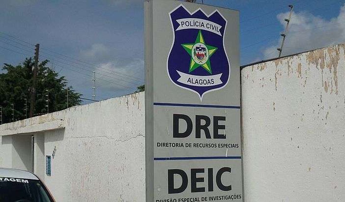 DEIC prende grupo suspeito de simular operação policial para extorquir comerciantes em Maceió