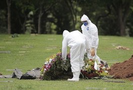 Brasil completa duas semanas como o país com mais mortes diárias por Covid no mundo