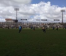 Vica faz treino coletivo e aproveita para realizar testes na equipe