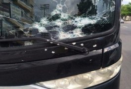 Banda Cavaleiros do Forró tem ônibus alvejado por mais de vinte tiros