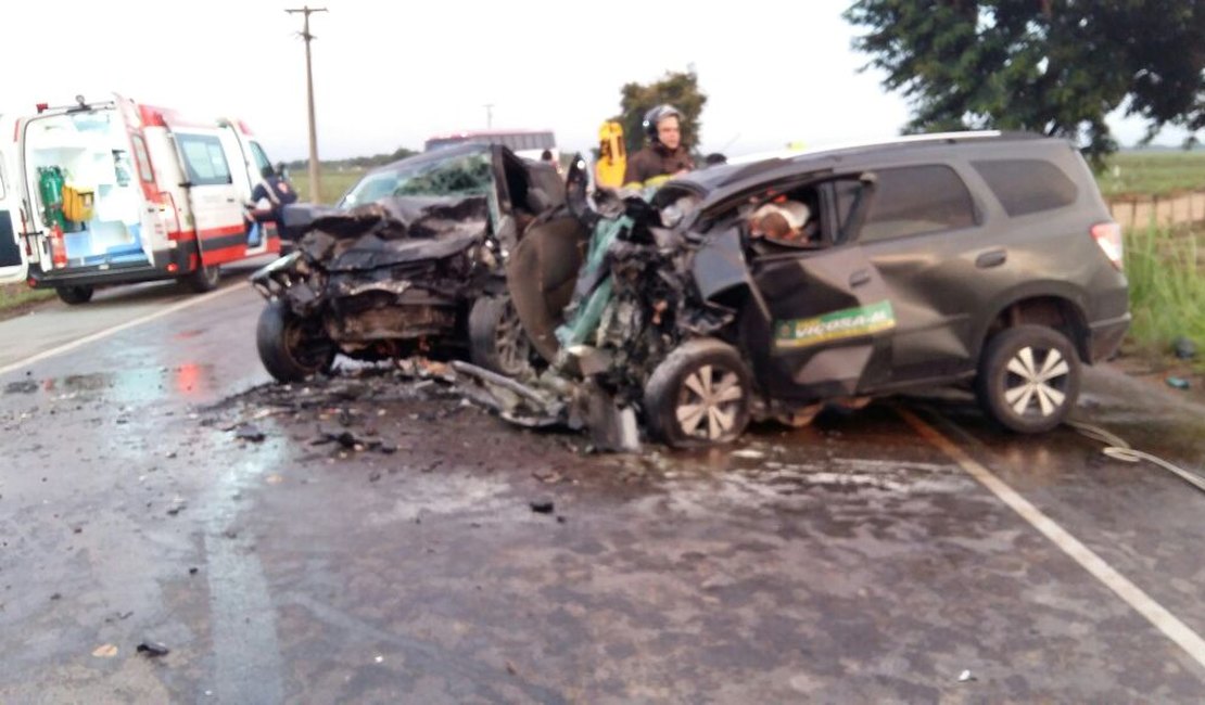 Colisão entre veículos deixa taxista e empresário mortos em Atalaia