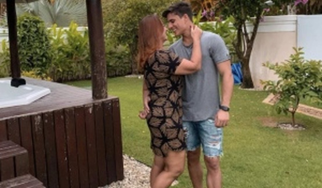 Mãe de Neymar e namorado são alvos de boatos sobre briga; assessoria nega