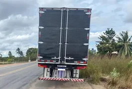 Caminhão é interceptado com bebidas sem nota fiscal em São Sebastião