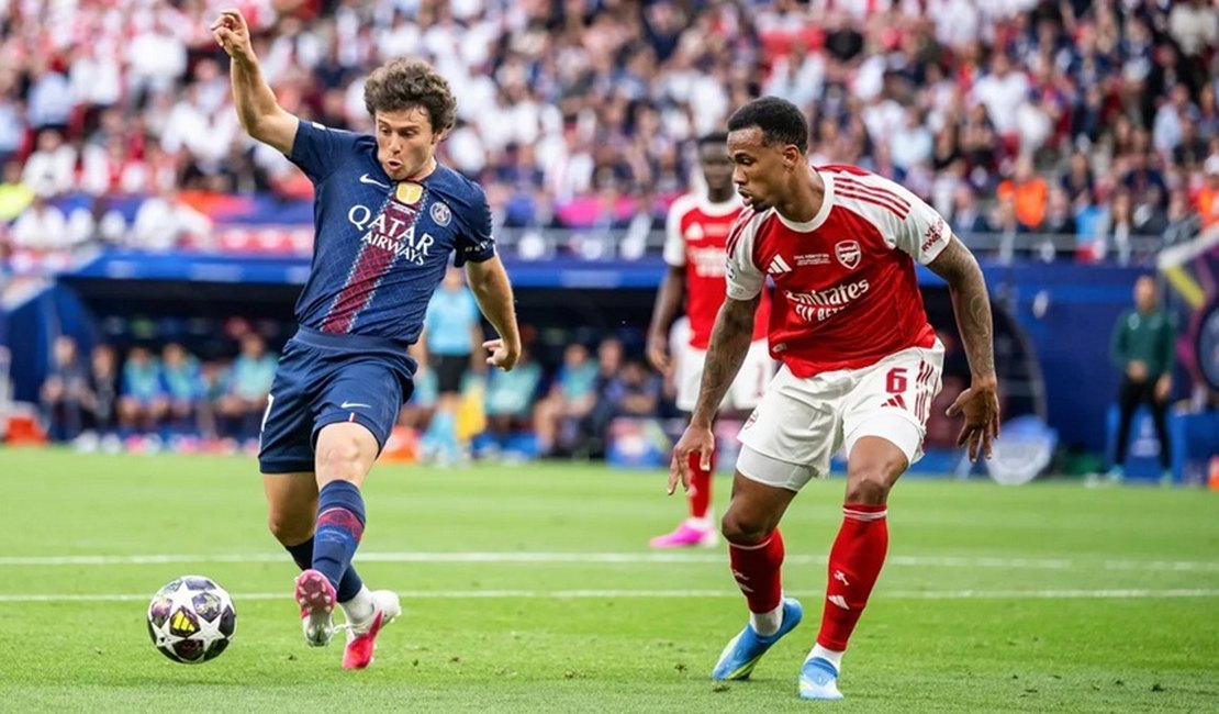 Magalhães perde pênalti decisivo, PSG bate Arsenal e fatura bi da Champions