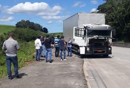 Após confronto com quadrilha, PC recupera caminhão e carga roubados em rodovia alagoana